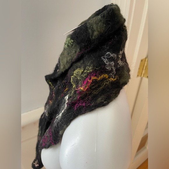 Hand crafted nuno wet felted merino wool scarf - Picture 5 of 8